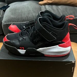 Nike Jordan Youth Stay Loyal 2 size 2Y